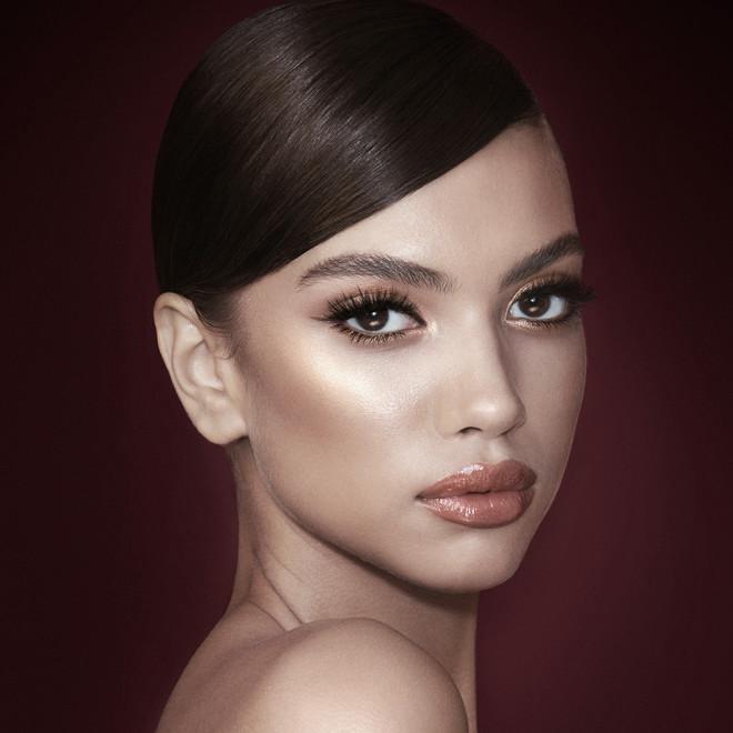 Illuminez Votre Visage avec du Rose : Conseils pour Utiliser des Lunettes Roses