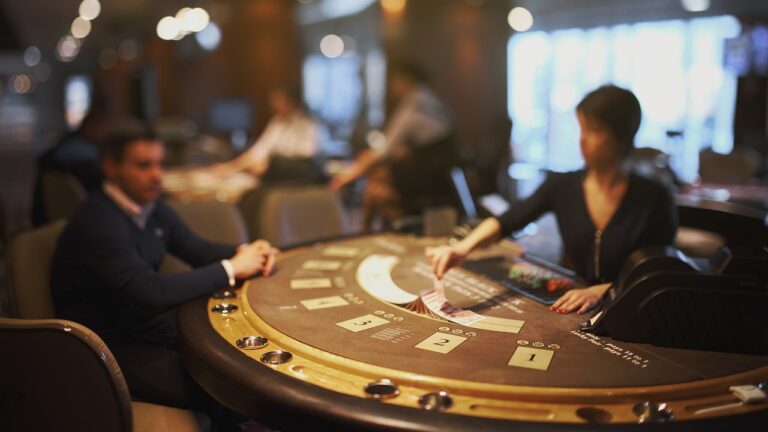 Les stratégies gagnantes au blackjack en ligne : comment maximiser vos chances de succès